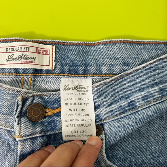 Vintage 505 Levi’s High Waist fit Jeans - Picture 8 of 10